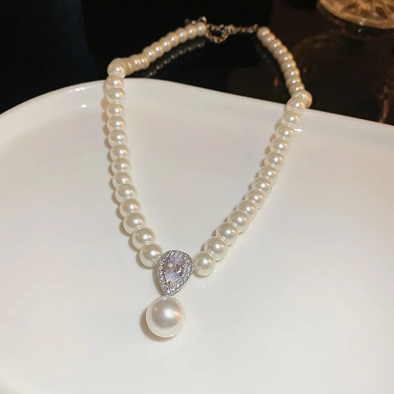 Retro Baroque Style Pearl Pendant Necklace