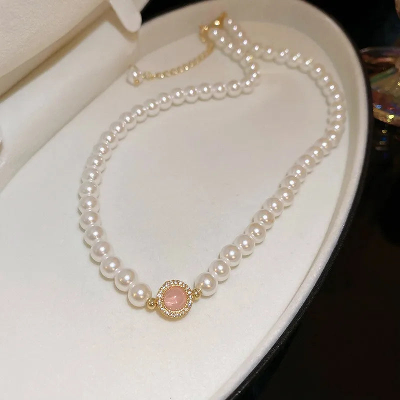 Retro Baroque Style Pearl Pendant Necklace